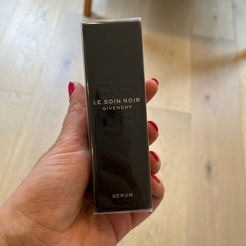 Givenchy beauty le soin noir serum